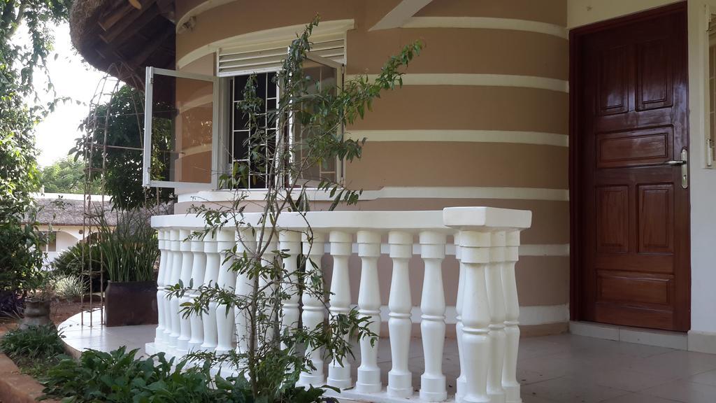 Brownstone Country Home Lira Exterior foto